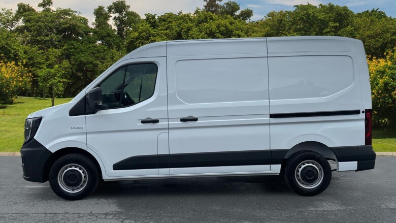 Renault Master Mwb Diesel Fwd MM35 Blue dCi 130 Advance Medium Roof Van